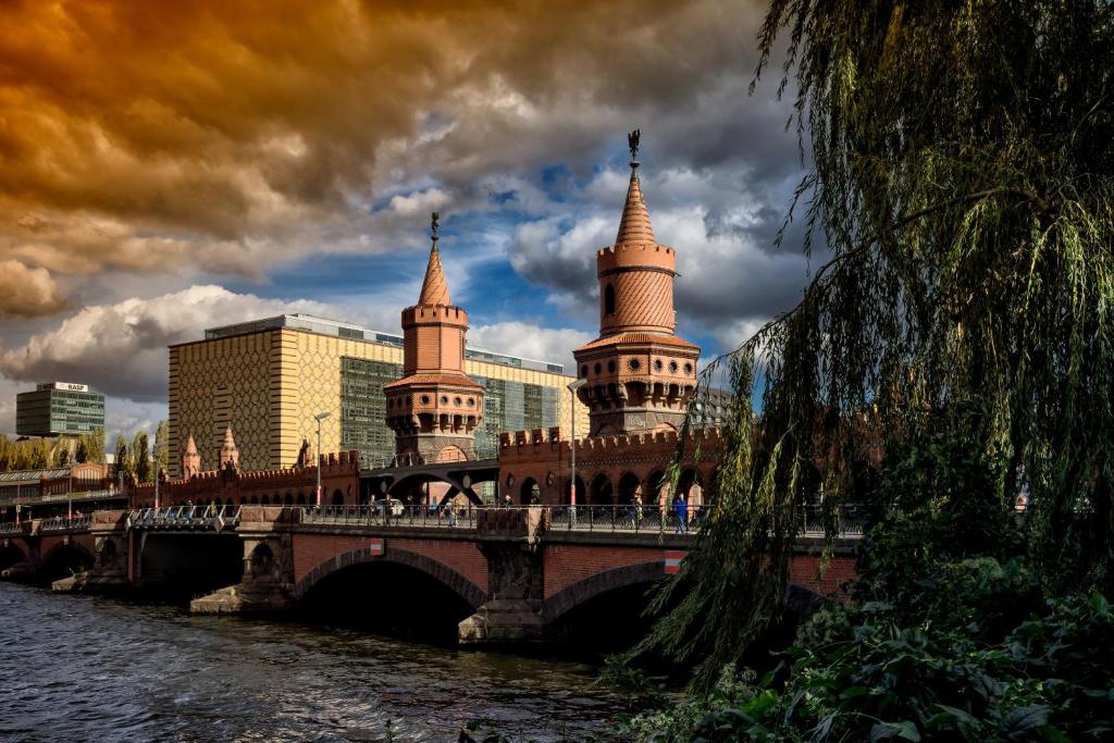 Schulz Hotel Berlin Wall at the East Side Gallery - Resim 15