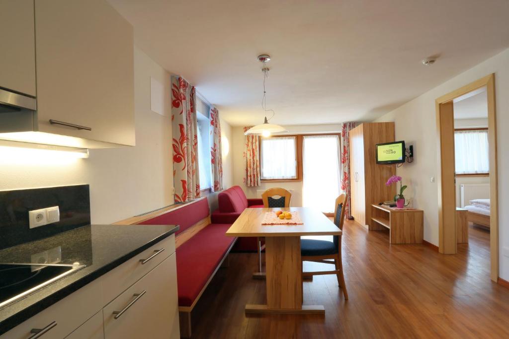 Kuchnia lub aneks kuchenny w obiekcie Apartment Pichlerhof