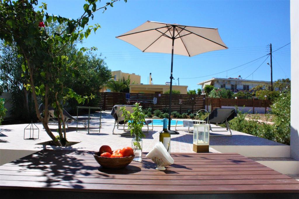 Bazén v ubytování Villa Skouteli Private pool & 400m from the sea nebo v jeho okolí