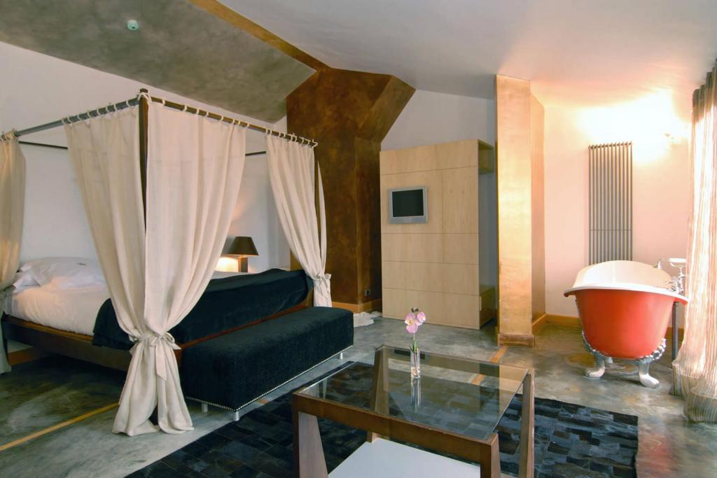 A seating area at Hotel Casa del Abad