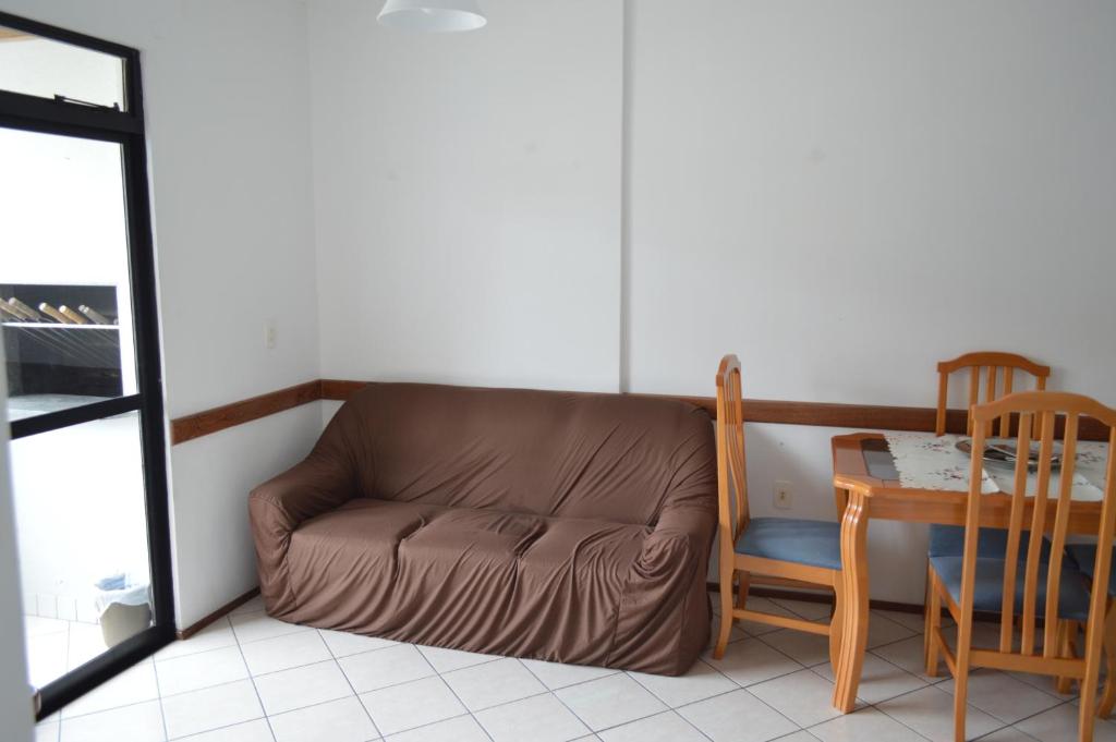  Apartamento nos Ingleses. Ótima Localização