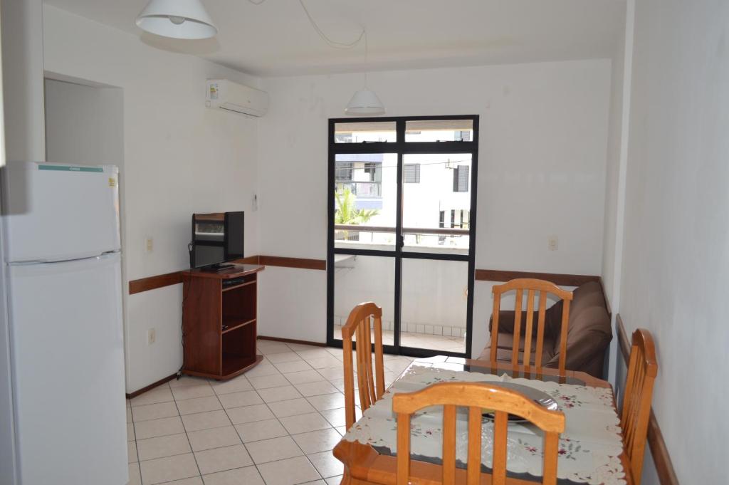  Apartamento nos Ingleses. Ótima Localização