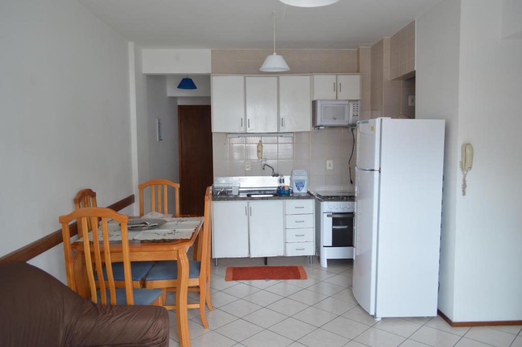  Apartamento nos Ingleses. Ótima Localização