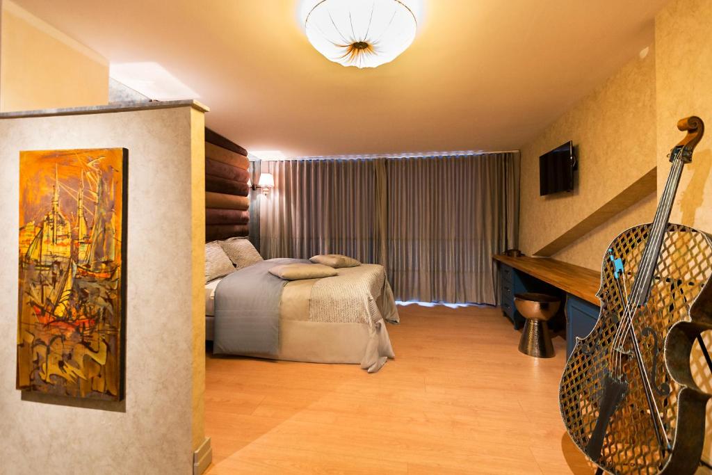 TV a/nebo společenská místnost v ubytování Sublime Porte Hotel