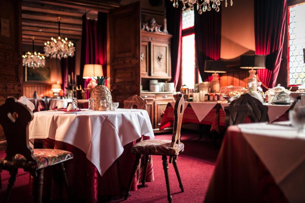 Restaurace v ubytování Hôtel des Deux Clefs