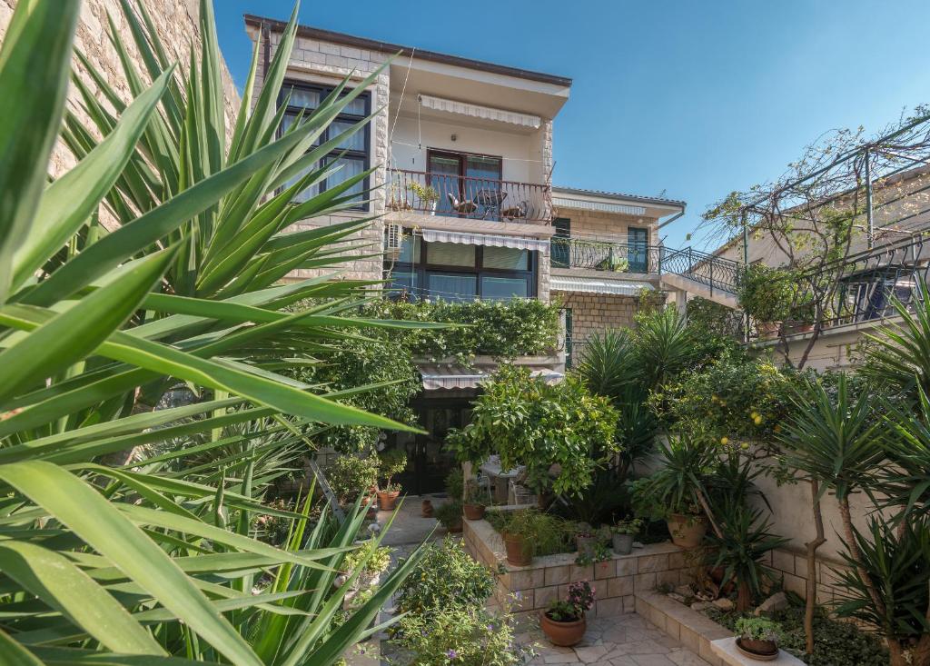 a building with plants in front of it at Apartments Bose in Makarska