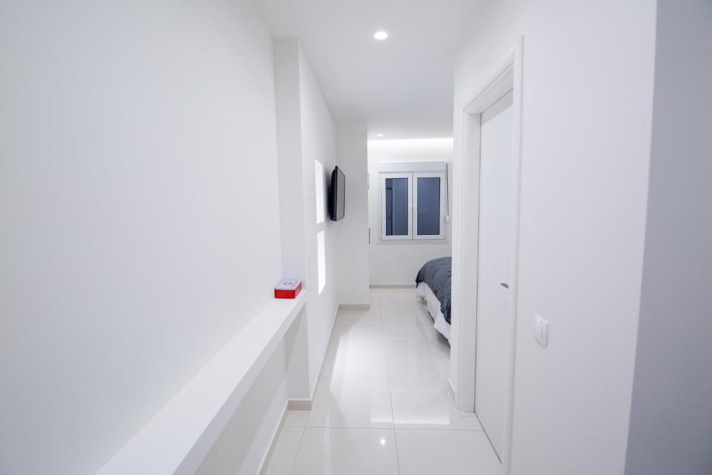 Zdjęcie z galerii obiektu White Lux Apartment For 2 VIPGreece w Atenach