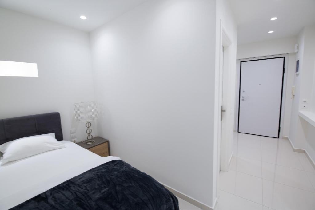 Łóżko lub łóżka w pokoju w obiekcie White Lux Apartment For 2 VIPGreece