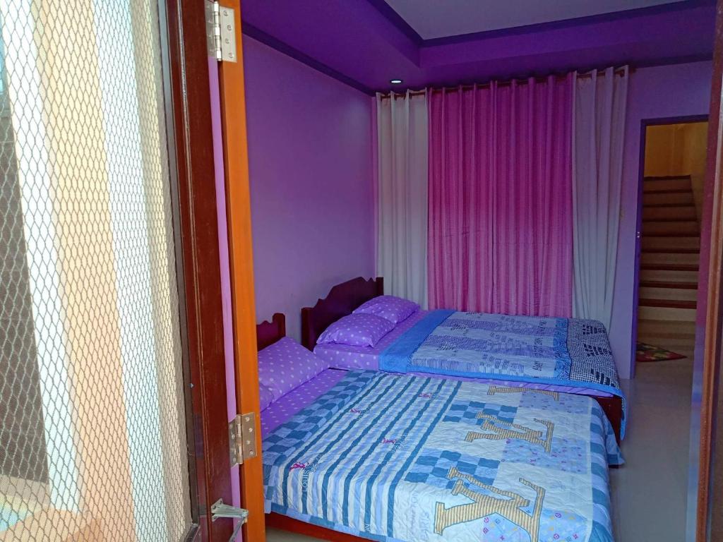Postel nebo postele na pokoji v ubytování Mary Chiang Baguio Transient House