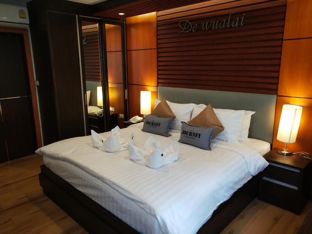 Hotel De Wualai-SHA Extra Plus - King Room With Roll-In Shower - Disability Access