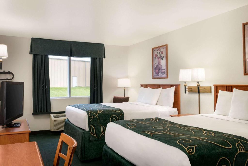 Travelodge by Wyndham Clinton Valley West Court - Deluxe Queen Room - Mobiliteitstoegang/niet -roken