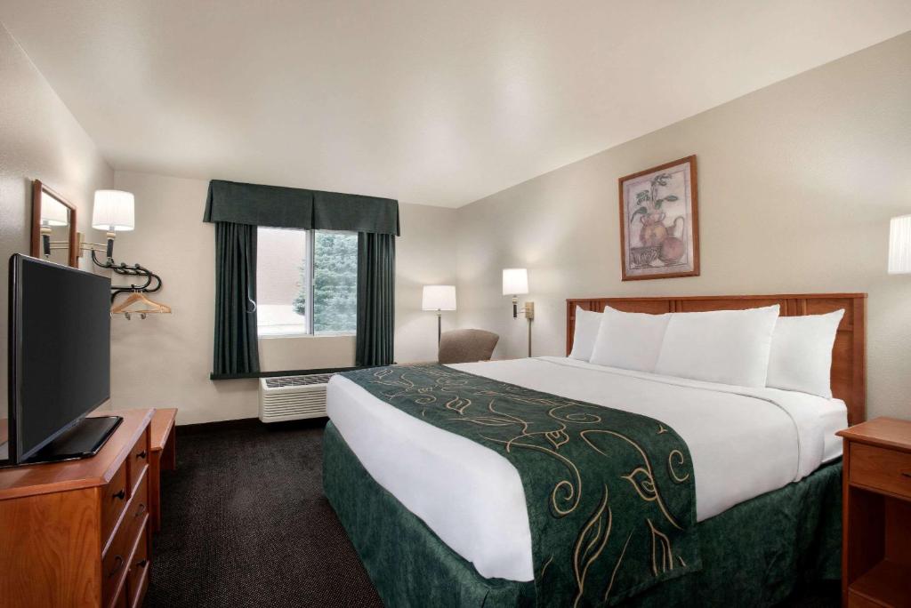 Travelodge by Wyndham Clinton Valley West Court - King Room - Accès à La Mobilité / Non-fumeur