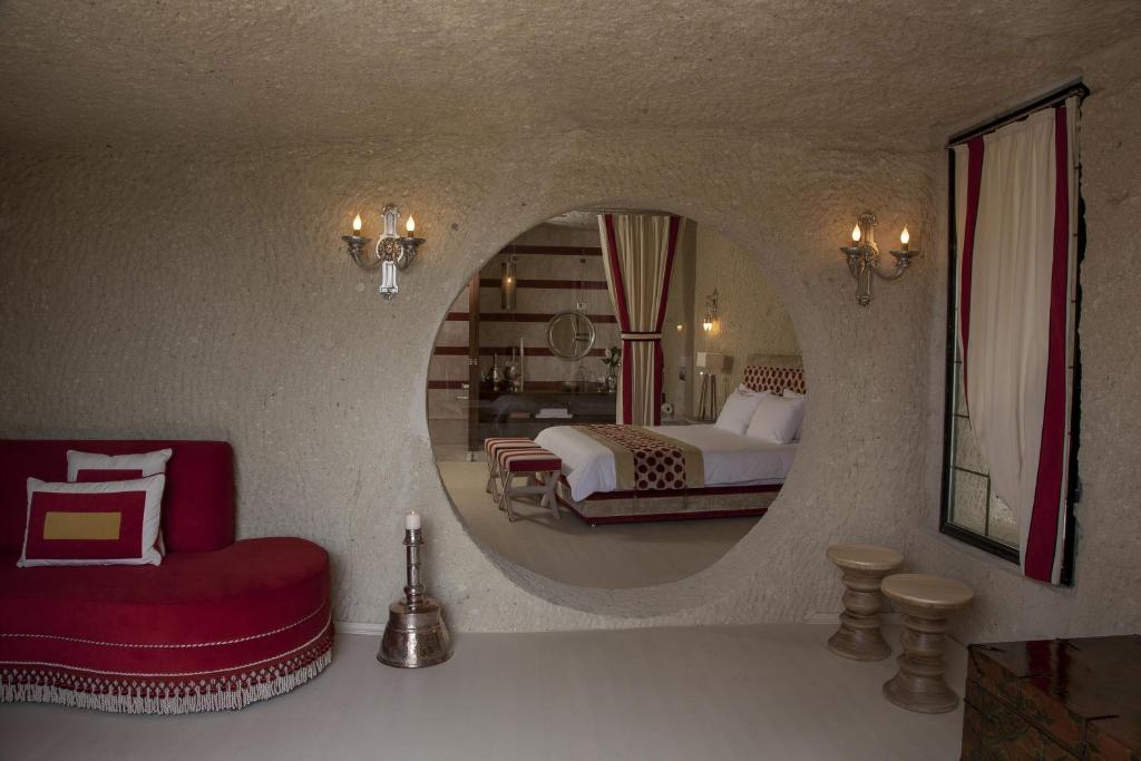 Postel nebo postele na pokoji v ubytování Hezen Cave Hotel