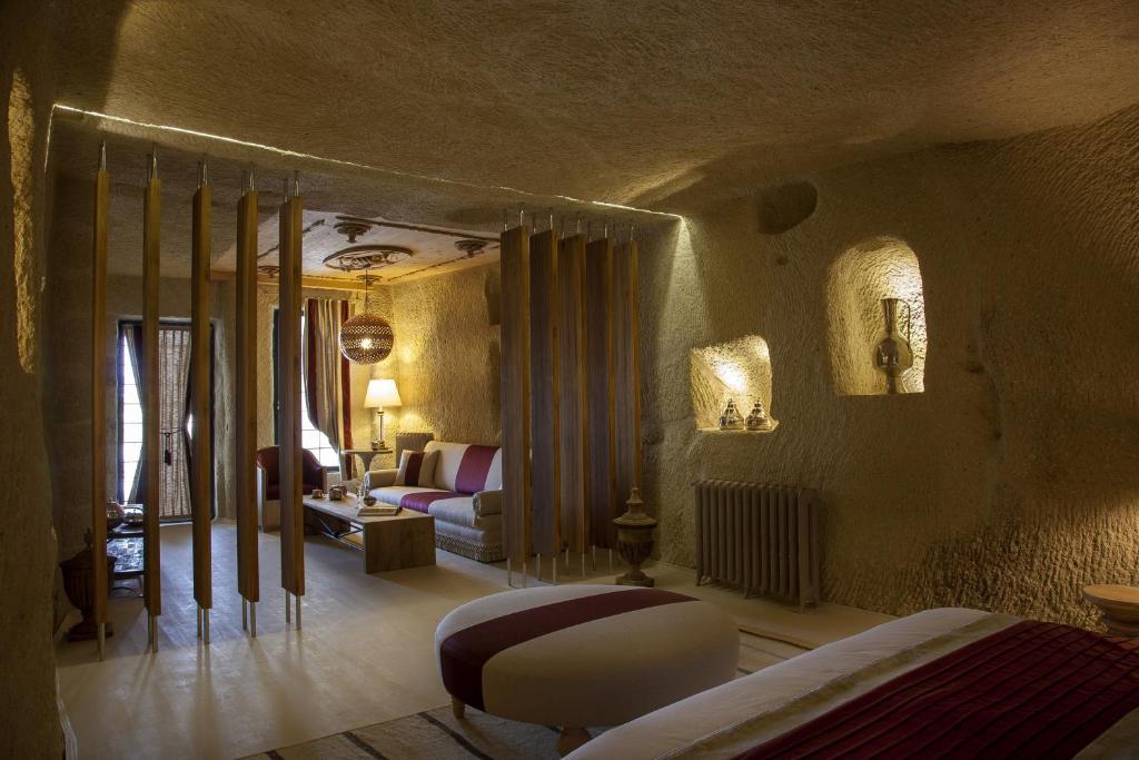 Postel nebo postele na pokoji v ubytování Hezen Cave Hotel