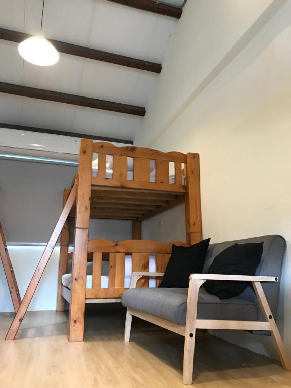 Postel nebo postele na pokoji v ubytování Donghai Cottage Backpack Inn Suite