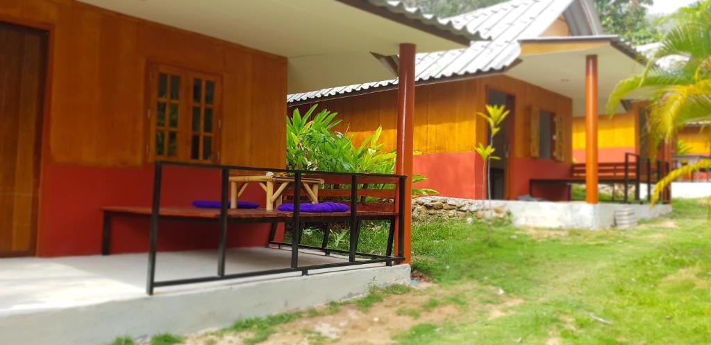 Koh Jum Coral Bay Resort - 14