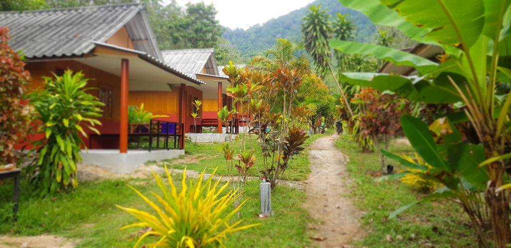 Koh Jum Coral Bay Resort - 15