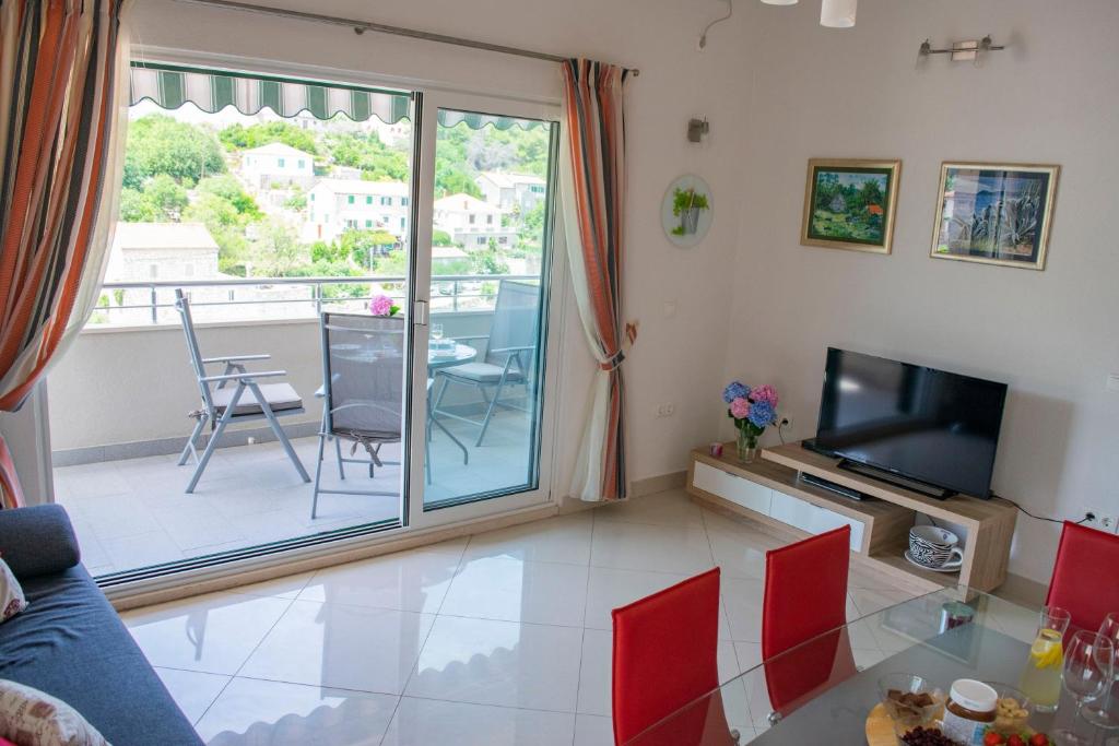 TV a/nebo společenská místnost v ubytování Apartments Linda