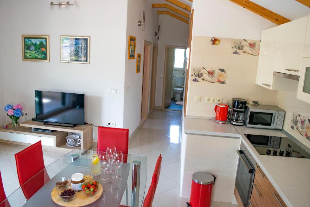 Kuchyň nebo kuchyňský kout v ubytování Apartments Linda
