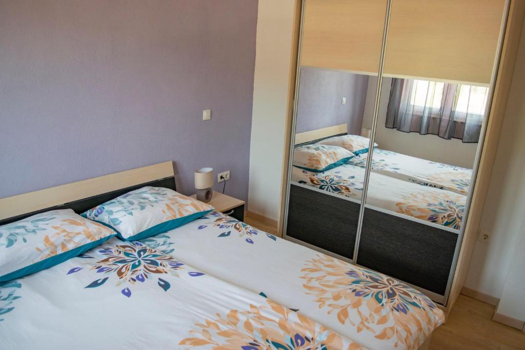 Postel nebo postele na pokoji v ubytování Apartments Linda
