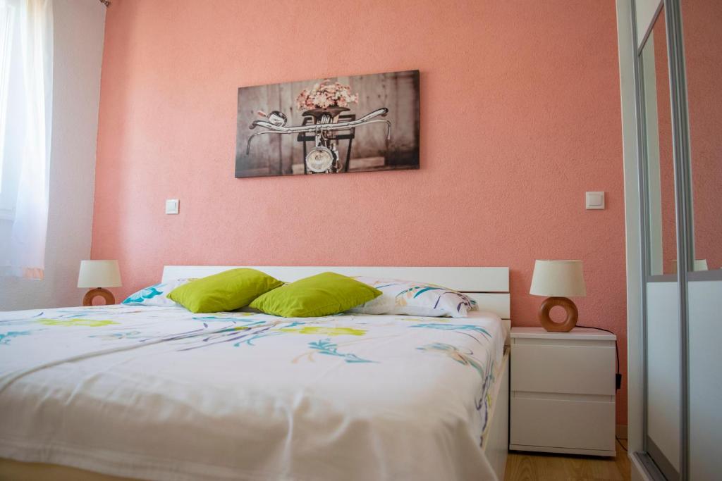 Postel nebo postele na pokoji v ubytování Apartments Linda