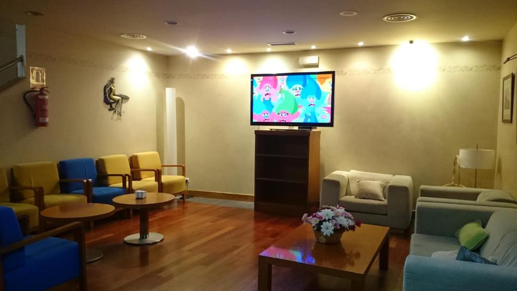 TV a/nebo společenská místnost v ubytování Hotel Rural Vado del Duratón