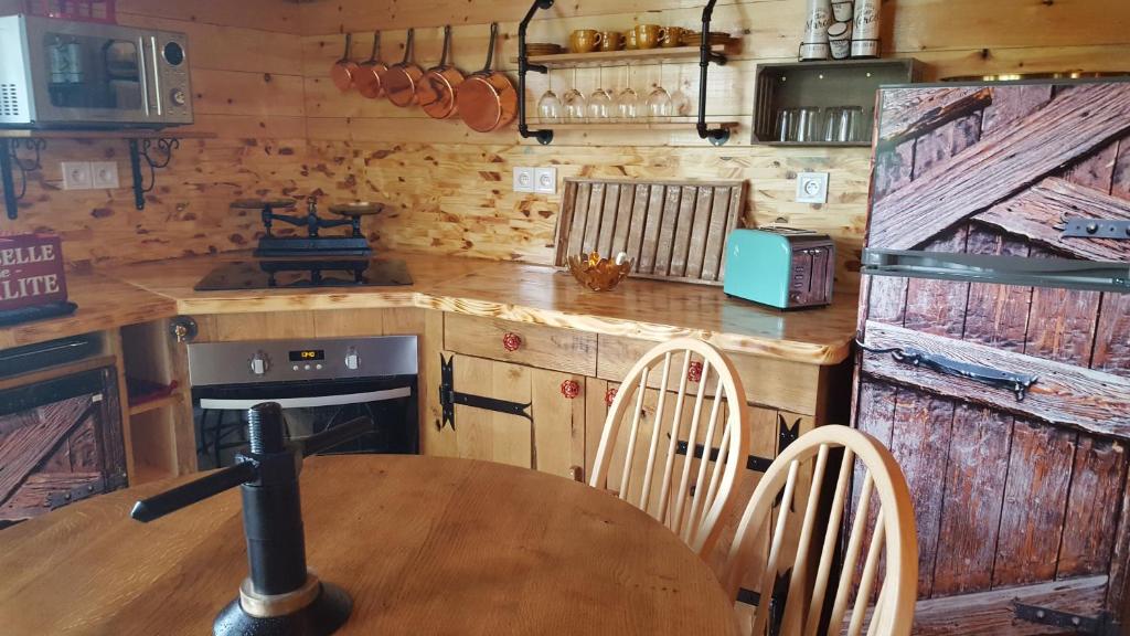 Kuchyň nebo kuchyňský kout v ubytování Etangs du Moulin