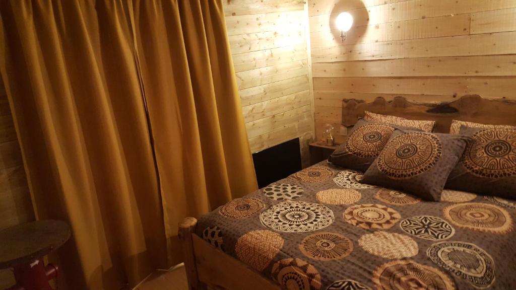 Postel nebo postele na pokoji v ubytování Etangs du Moulin