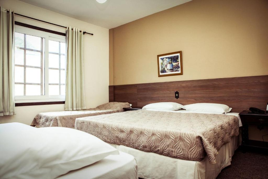 Posteľ alebo postele v izbe v ubytovaní Hotel Blumenhof