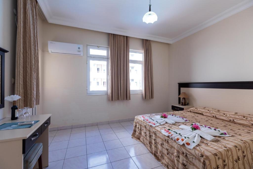 Postel nebo postele na pokoji v ubytování Helios Hotel