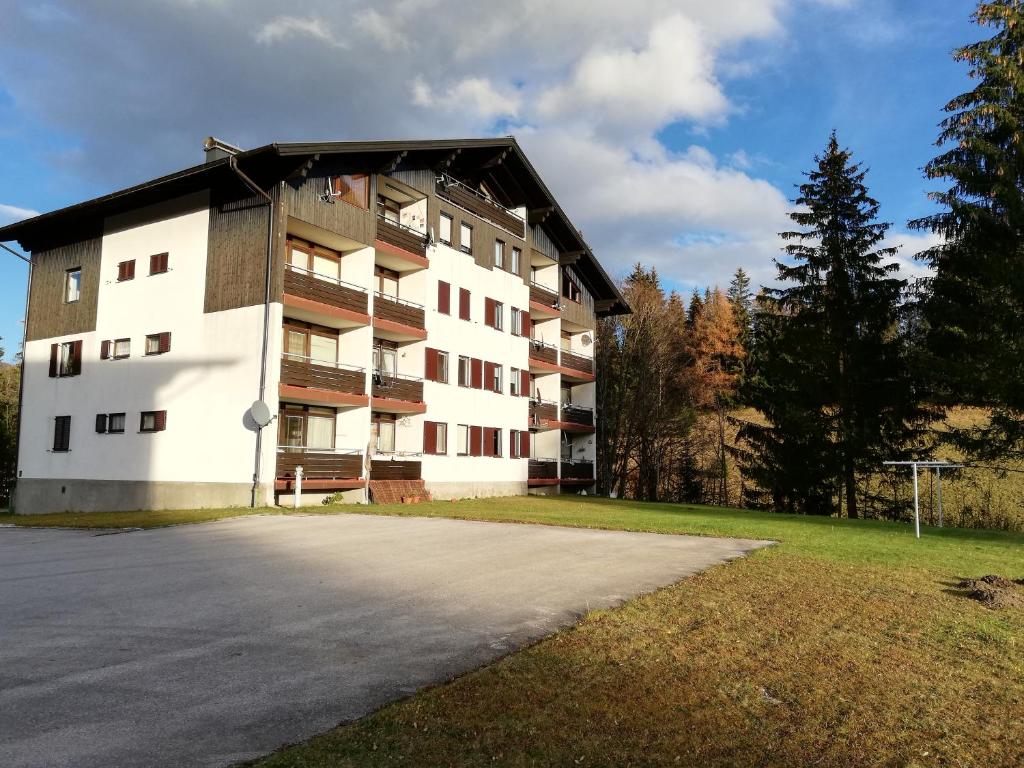 a large white building with a black roof at Appartement Schneerose in Tauplitz