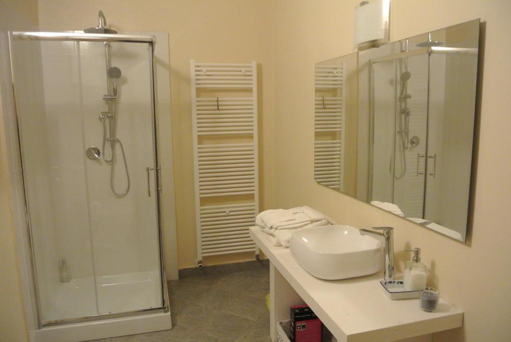 VILLA LE ROSE - Deluxe Double Room With Balcony