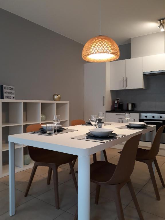Kuchyň nebo kuchyňský kout v ubytování Panda Parc Appartment proche Pairi Daiza-Shape-Nato