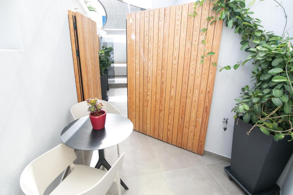 Marquise Suites - Adults Only - 16