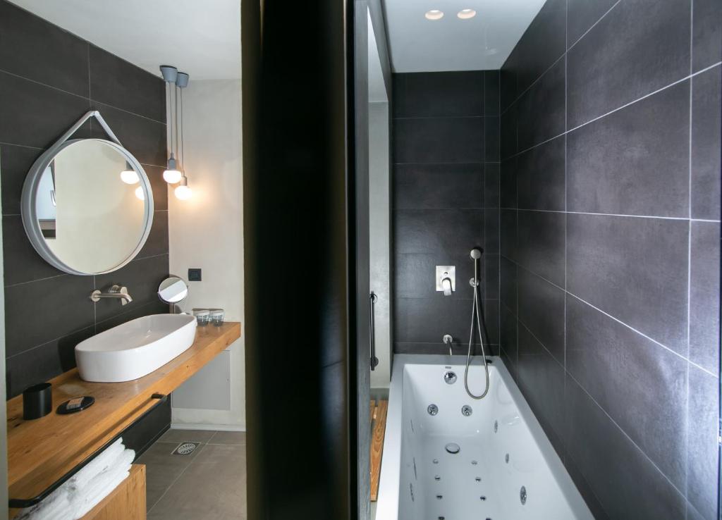 Marquise Suites - Adults Only - 10