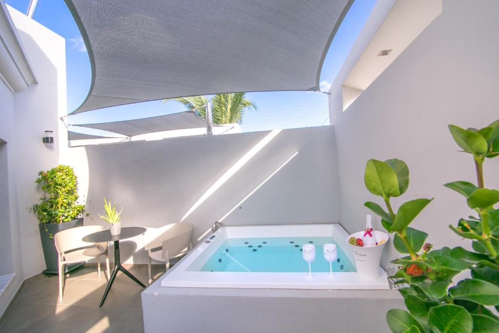 Fotografie z fotogalerie ubytování Marquise Suites - Adults Only ve Fiře