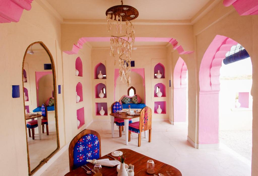 Posezení v ubytování Brij Lakshman Sagar, Pali - Small Luxury Hotels of the World