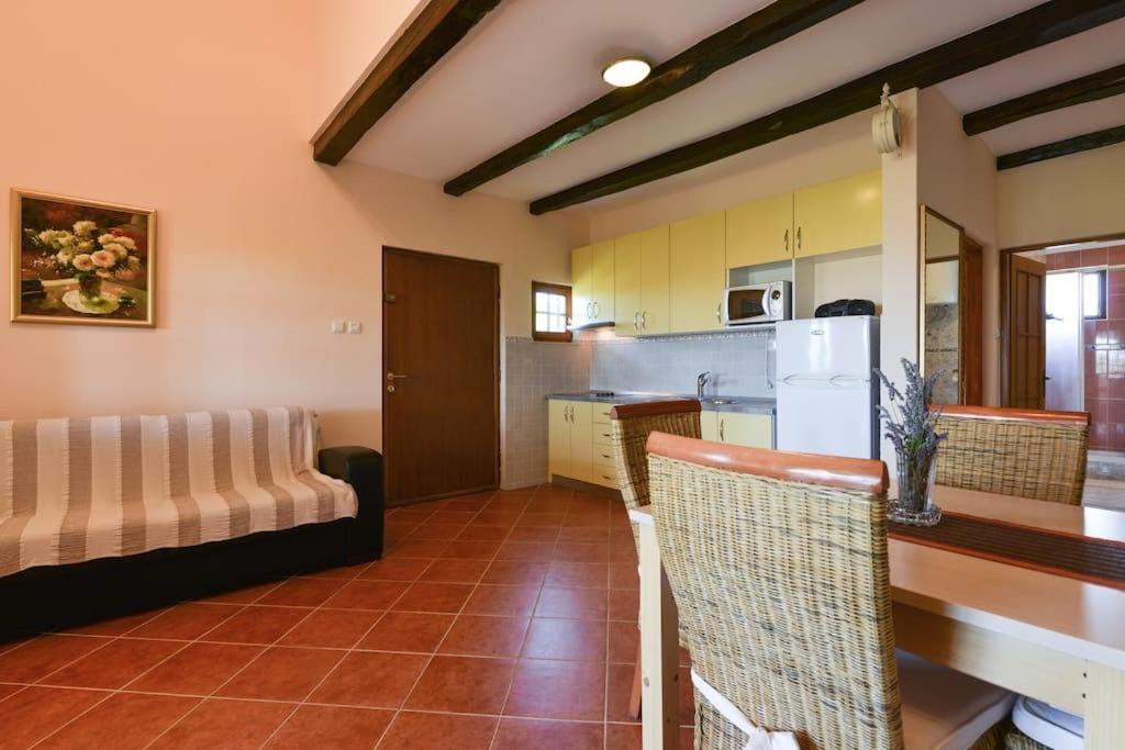 Kuchnia lub aneks kuchenny w obiekcie Villa Steffany Apartments