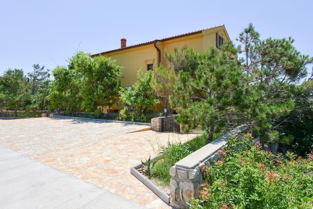 Ogród w obiekcie Villa Steffany Apartments
