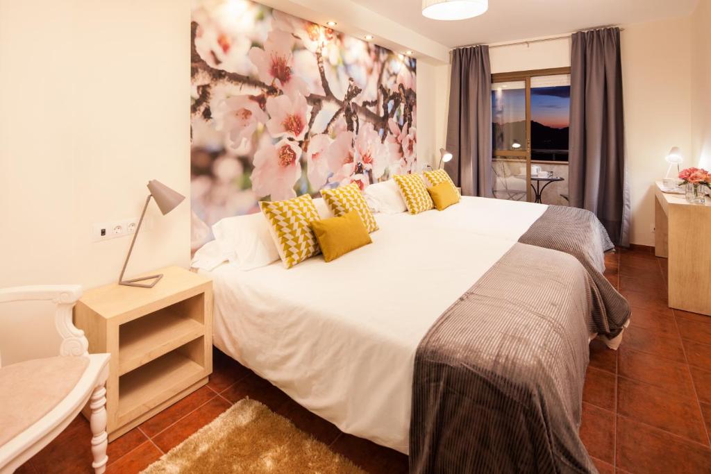 Postel nebo postele na pokoji v ubytování Hotel y Bungalows Balcón de Competa