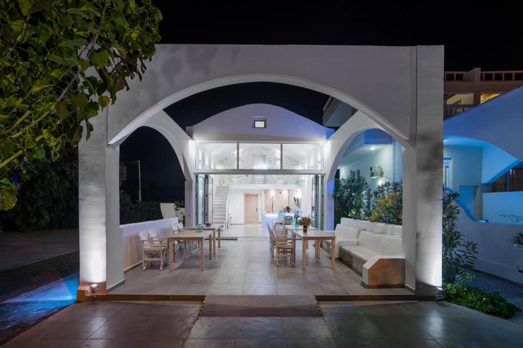Patio alebo iná vonkajšia časť ubytovania Kathara Bay Apartments