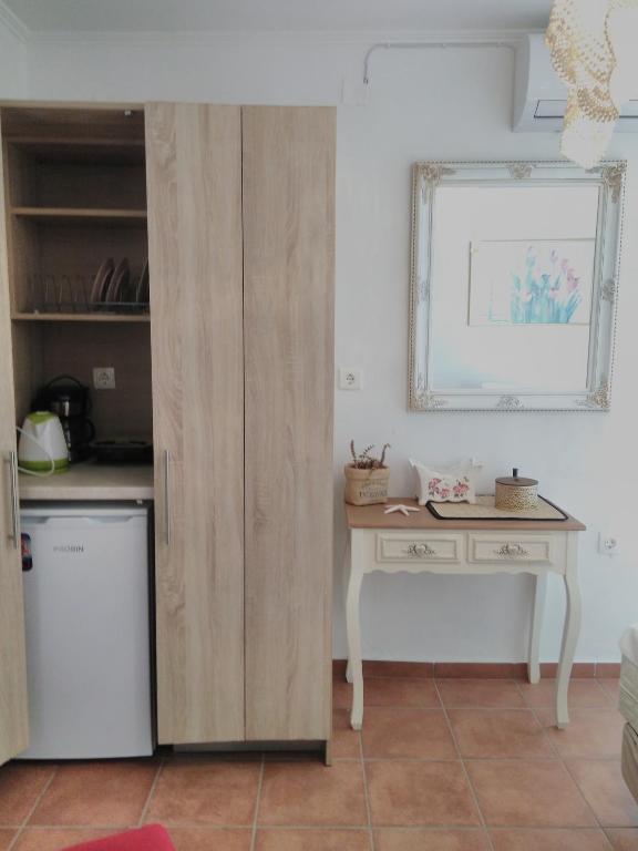 Kuchyň nebo kuchyňský kout v ubytování Ionio Gastronomy Suites