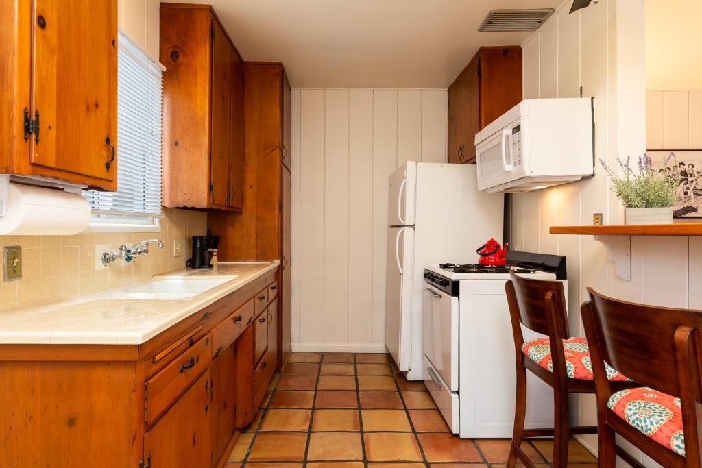 The Sea View Inn At The Beach - Studio Apartment