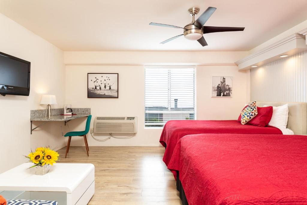 The Sea View Inn At The Beach - Deluxe Room With Deck