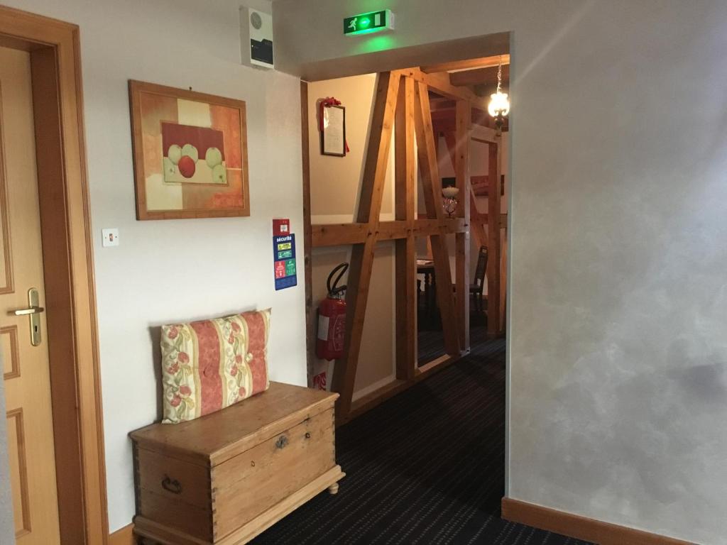 Postel nebo postele na pokoji v ubytování Hôtel-Restaurant A La Couronne