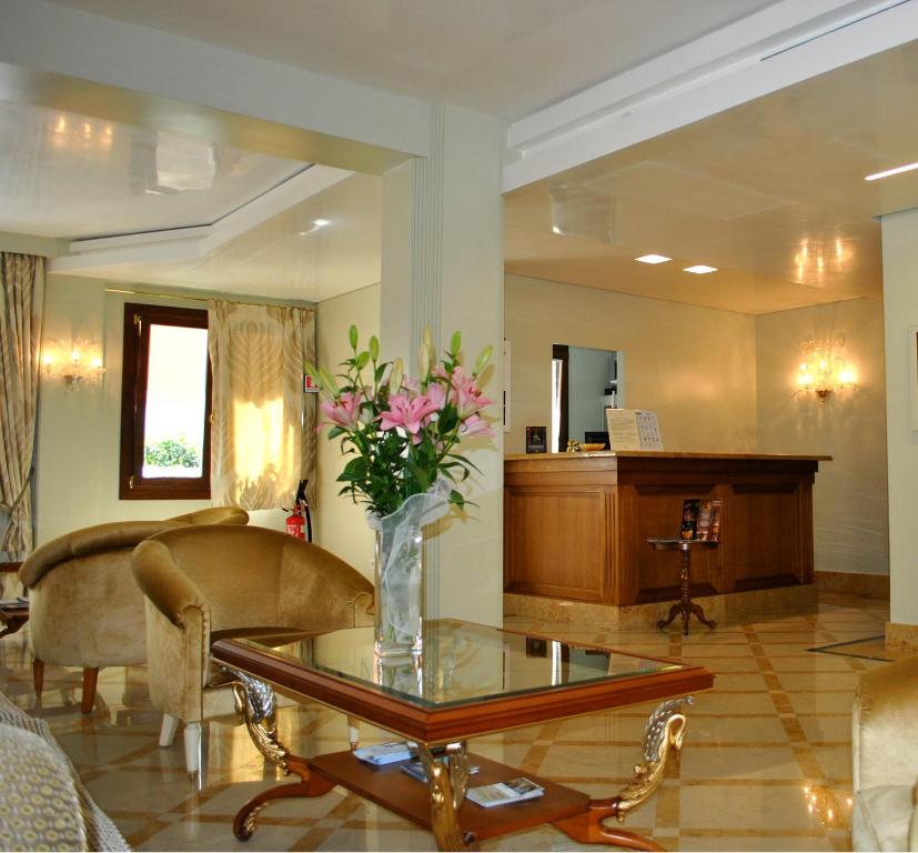 Posezení v ubytování Hotel Carlton Capri