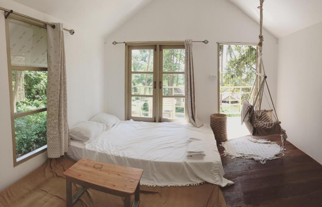 Postel nebo postele na pokoji v ubytování Cozy Huts