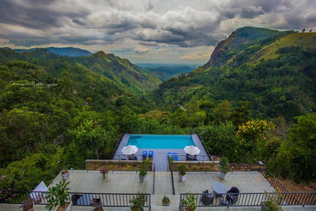 a villa with a swimming pool in the mountains at Mountain Heavens in Ella