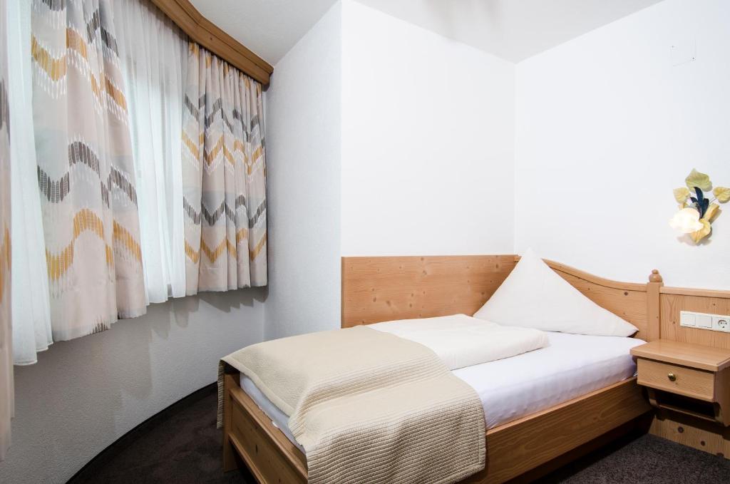 Posteľ alebo postele v izbe v ubytovaní Hotel Garni Subretta