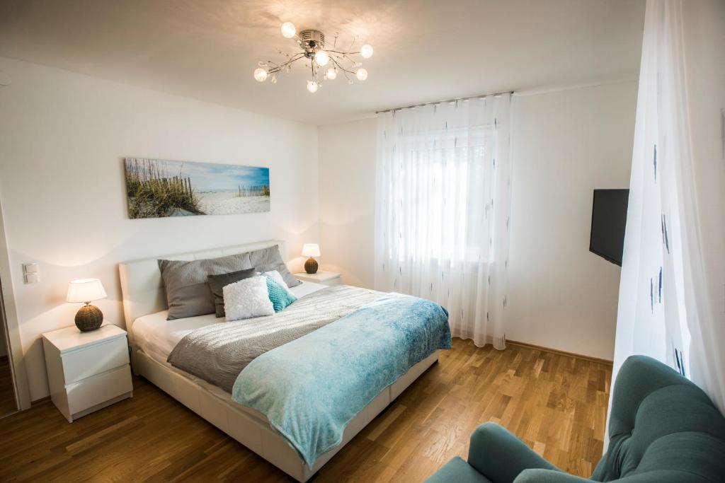 Postel nebo postele na pokoji v ubytování Lake View Apartments